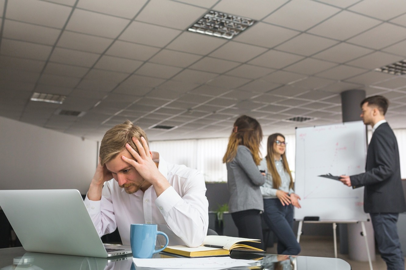 El burnout postvacacional en los despachos profesionales: cuando septiembre pasa factura
