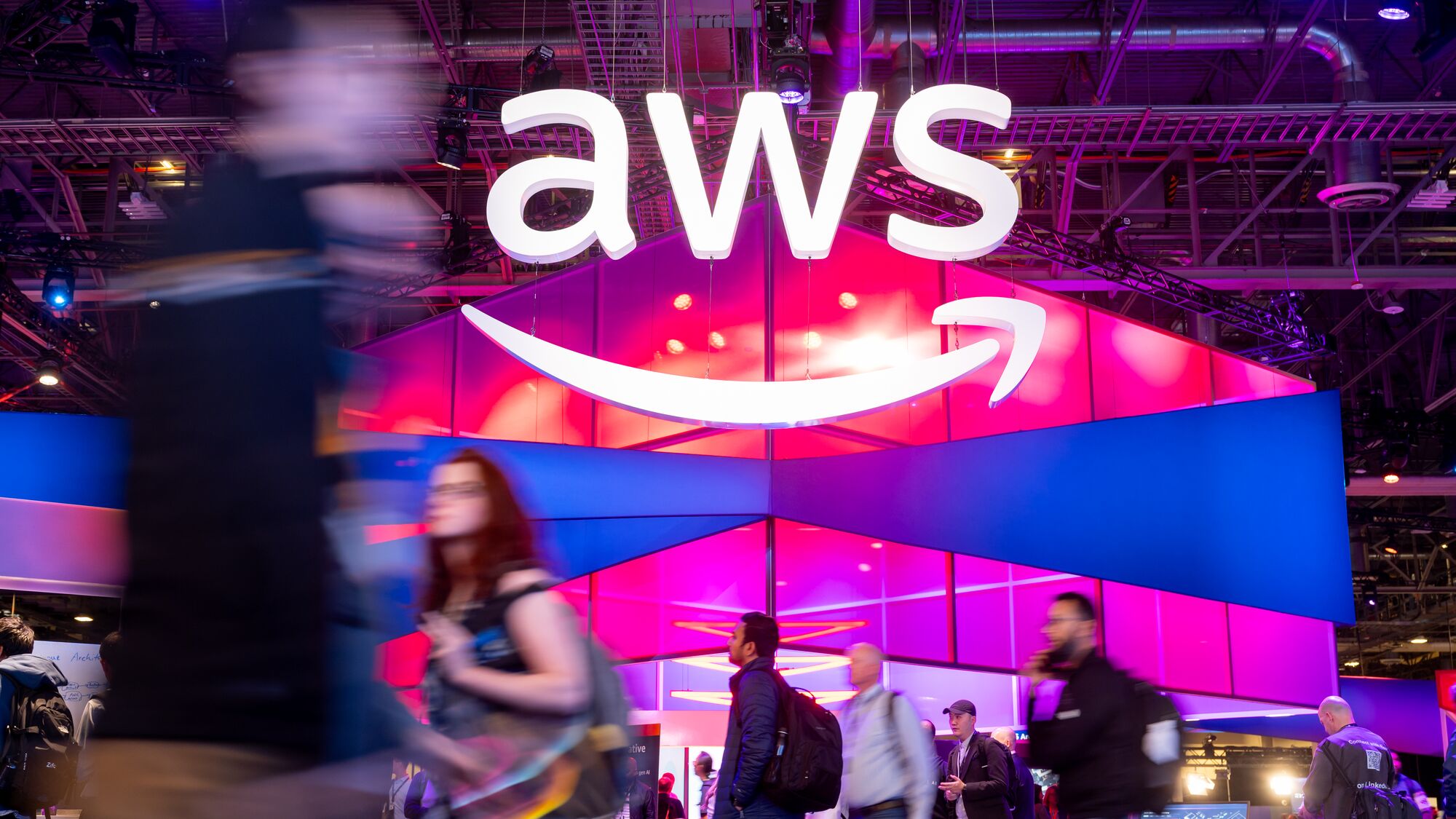 Amazon Connect da un salto histórico: 29 nuevas capacidades de IA autónoma para transformar los centros de contacto