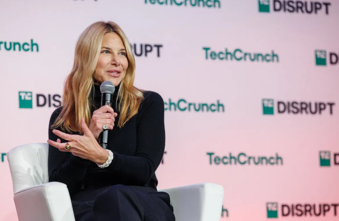 OpenAI ficha a la CEO de Slack como Chief Revenue Officer y refuerza su giro hacia el mercado empresarial