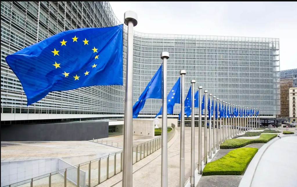 Retraso en la guía de cumplimiento de la IA de la UE: incertidumbre regulatoria a las puertas de la Ley de IA