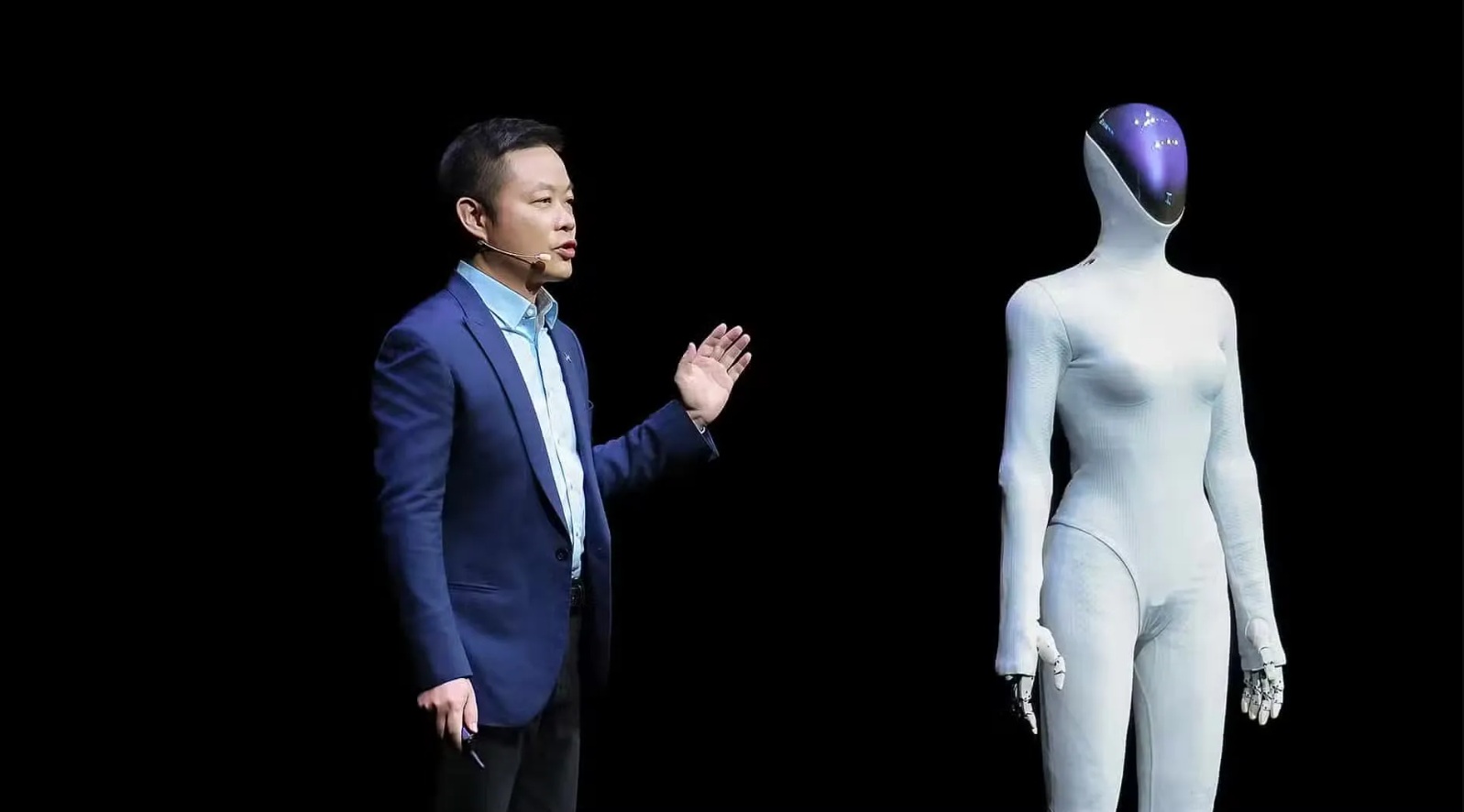 IRON, el robot humanoide de XPENG que redefine la frontera entre lo mecánico y lo humano